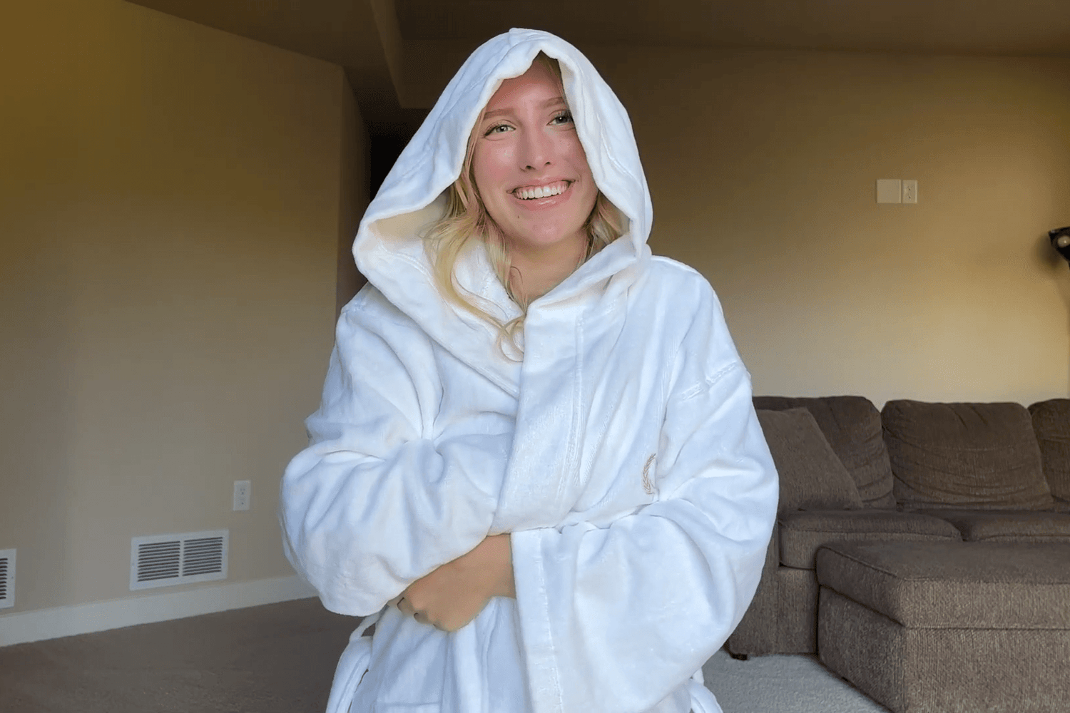 Isabelle Reviews the Crescentt Luxury Bathrobe