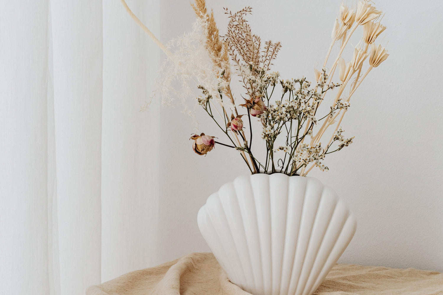 Minimalism in Fashion: Embracing the Elegance of Simplicity