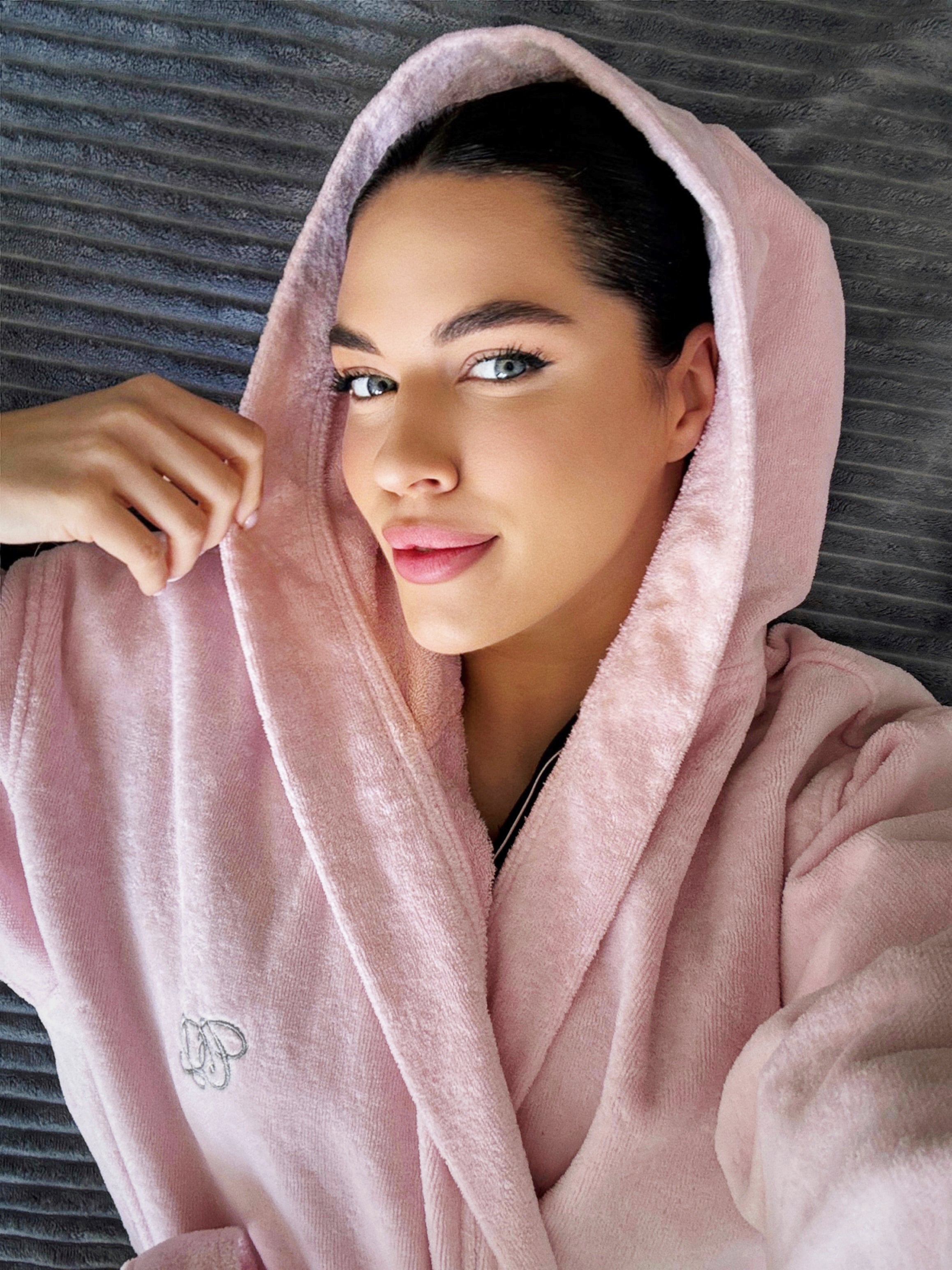 Robe Selfie 2.jpg